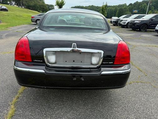 Black 2007 Lincoln Town Car Signature