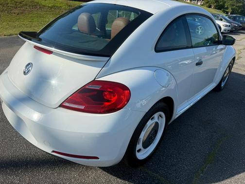 Pure White 2015 Volkswagen Beetle 1.8T