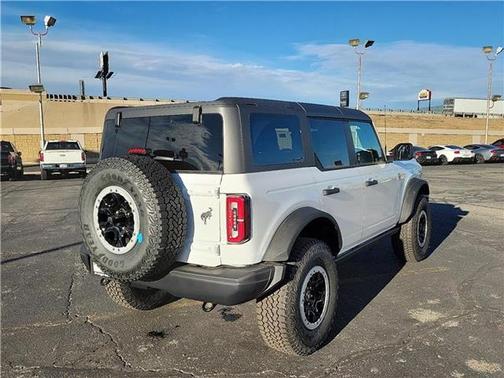 Oxford White 2025 Ford Bronco Badlands