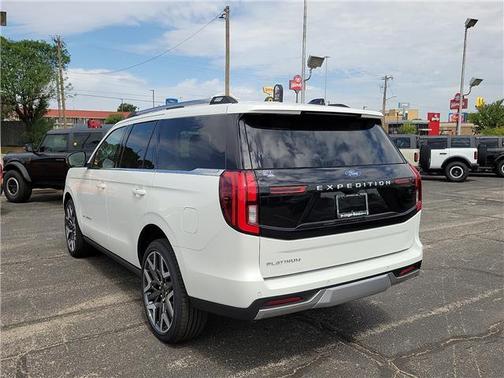 Star White 2026 Ford Expedition Platinum