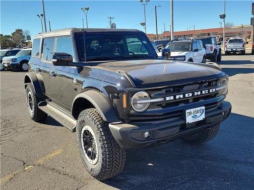 Shadow Black 2025 Ford Bronco Outer Banks