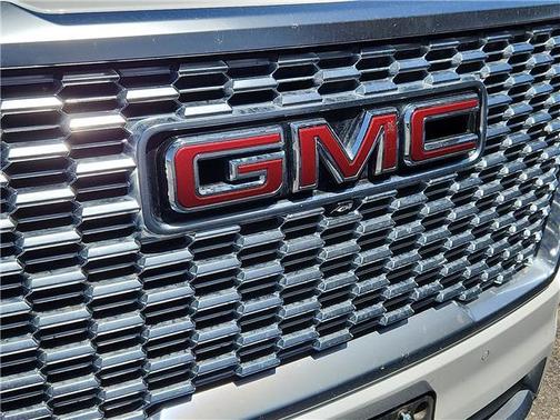White Frost 2022 GMC Yukon Denali