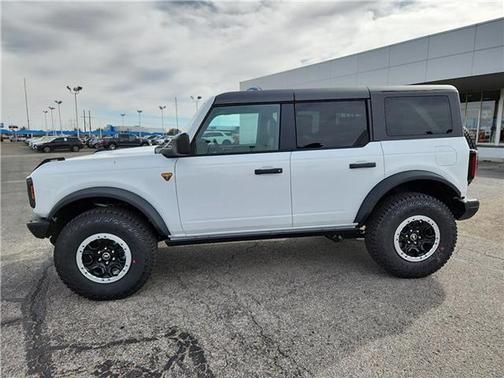 Oxford White 2025 Ford Bronco Badlands