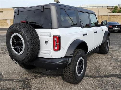 Oxford White 2025 Ford Bronco Badlands