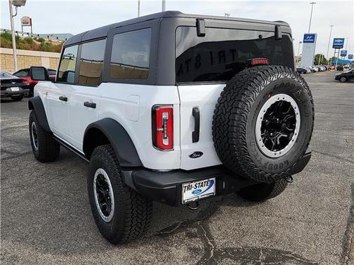 Oxford White 2025 Ford Bronco Badlands