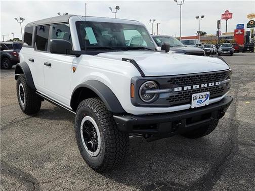 Oxford White 2025 Ford Bronco Badlands