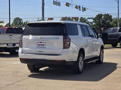 2023 Chevrolet Suburban LT