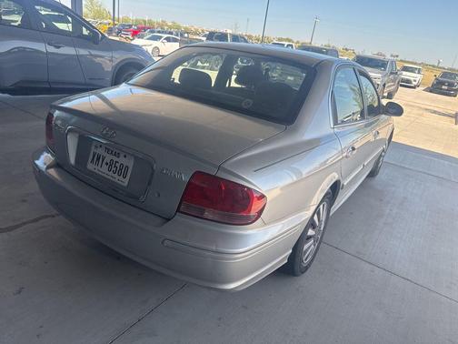 2004 Hyundai SONATA Base