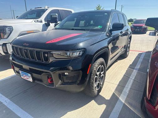 Diamond Black Crystal Pearlcoat 2022 Jeep Grand Cherokee Trailhawk