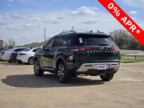 2025 Nissan Pathfinder Platinum FWD