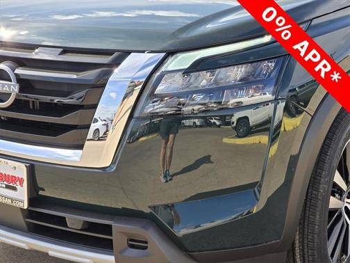 2025 Nissan Pathfinder Platinum FWD