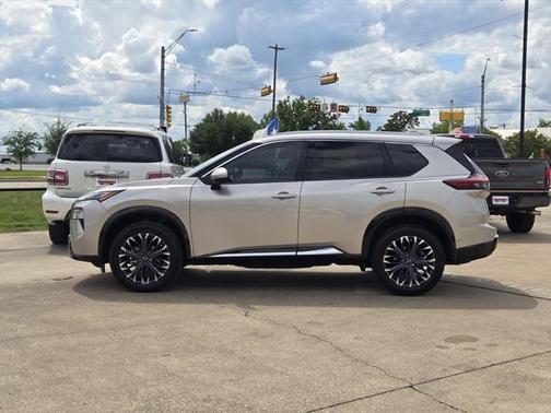 2025 Nissan Rogue Platinum