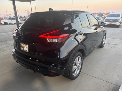 2022 Nissan Kicks S