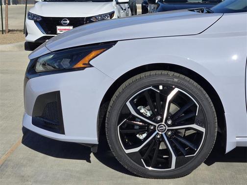 2025 Nissan Altima SR FWD