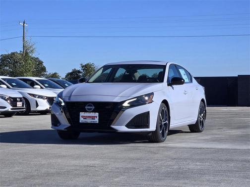 2025 Nissan Altima SR FWD