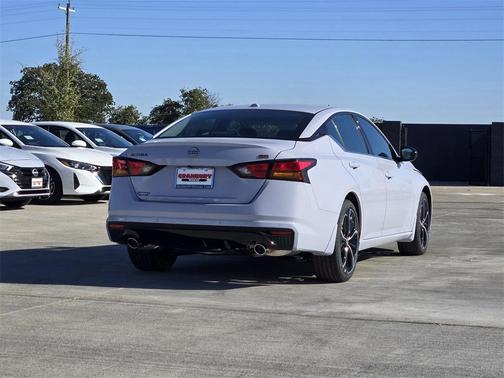 2025 Nissan Altima SR FWD