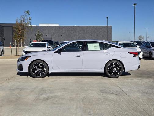 2025 Nissan Altima SR FWD