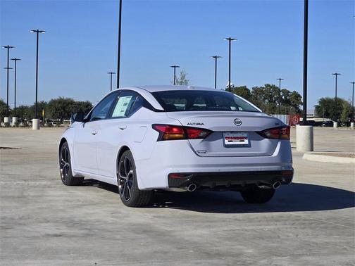 2025 Nissan Altima SR FWD