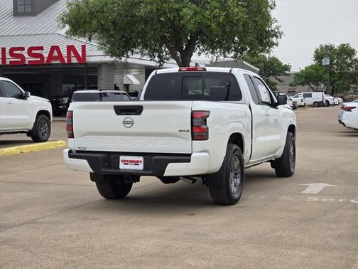 2025 Nissan Frontier SV