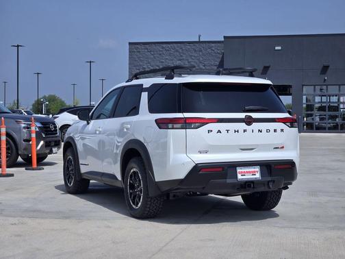 Everest White Pearl Tricoat 2026 Nissan Pathfinder Rock Creek