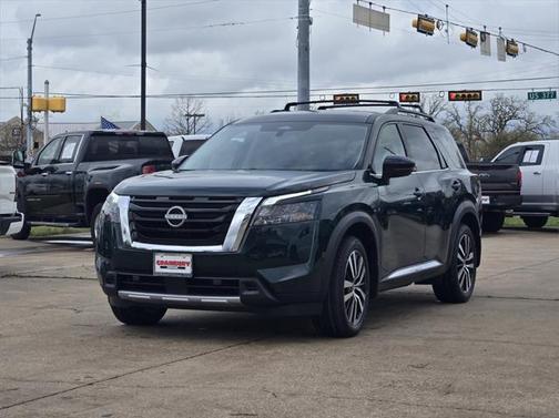 2025 Nissan Pathfinder Platinum FWD