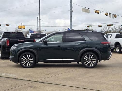 2025 Nissan Pathfinder Platinum FWD