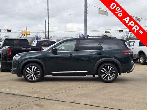 2025 Nissan Pathfinder Platinum FWD