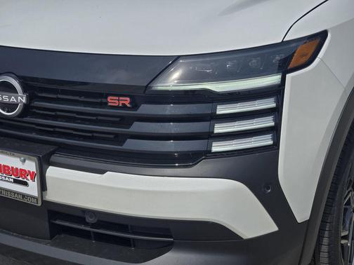 Aspen White Tricoat 2026 Nissan Kicks SR