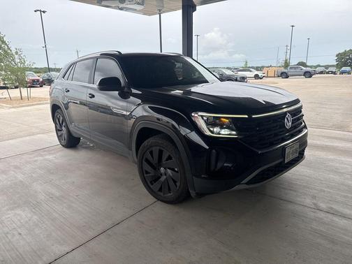 Deep Black 2024 Volkswagen Atlas Cross Sport 2.0T SE w/Technology 4MOTION
