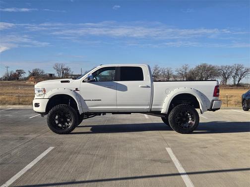 2022 RAM 2500 Laramie Crew Cab 4x4 6'4' Box