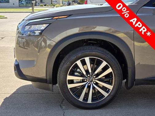 2025 Nissan Pathfinder Platinum FWD
