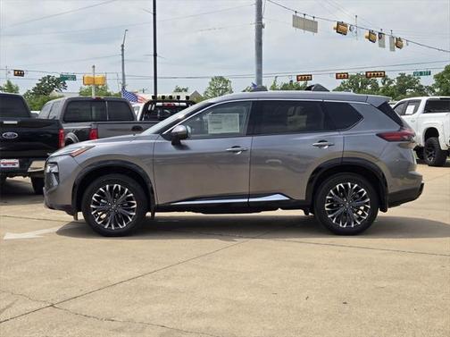 2025 Nissan Rogue Platinum