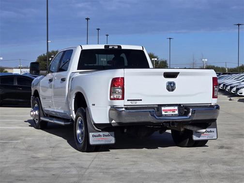 2023 RAM 3500 Big Horn Crew Cab 4x2 8' Box