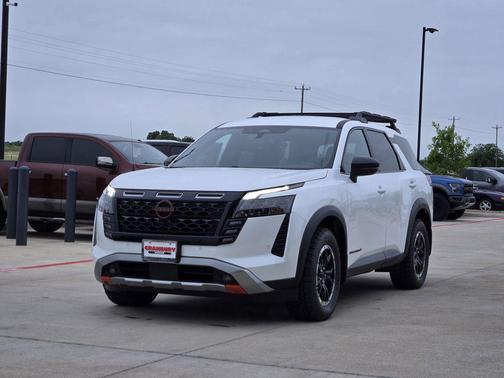 Everest White Pearl Tricoat 2026 Nissan Pathfinder Rock Creek