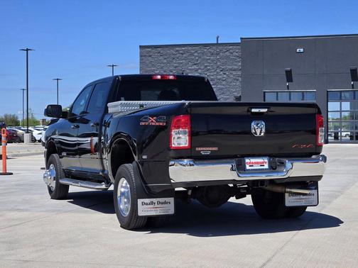 2019 RAM 3500 Big Horn Crew Cab 4x4 8' Box