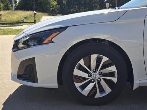 2025 Nissan Altima S FWD