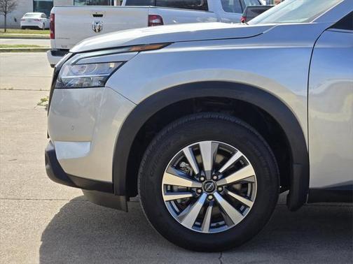 2022 Nissan Pathfinder SL 2WD