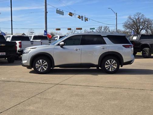 2022 Nissan Pathfinder SL 2WD