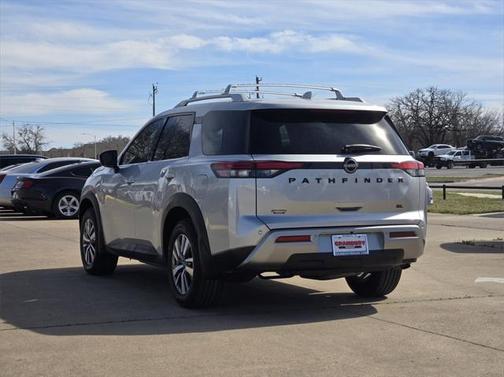 2022 Nissan Pathfinder SL 2WD