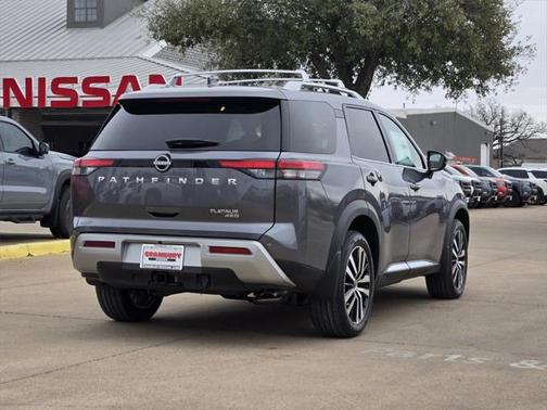 2025 Nissan Pathfinder Platinum 4WD