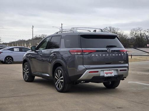 2025 Nissan Pathfinder Platinum 4WD