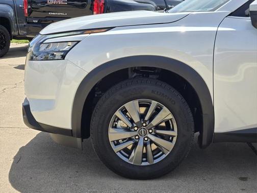 2025 Nissan Pathfinder SV 4WD