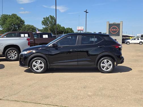 2025 Nissan Kicks S