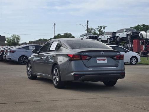 2021 Nissan Altima 2.5 SV