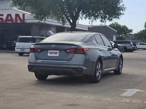 2021 Nissan Altima 2.5 SV