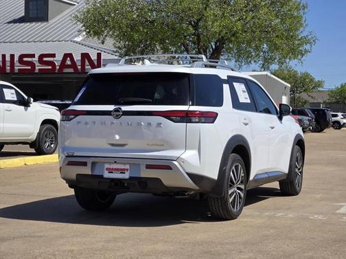 2025 Nissan Pathfinder Platinum FWD