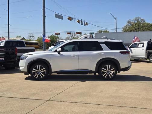 2025 Nissan Pathfinder Platinum FWD