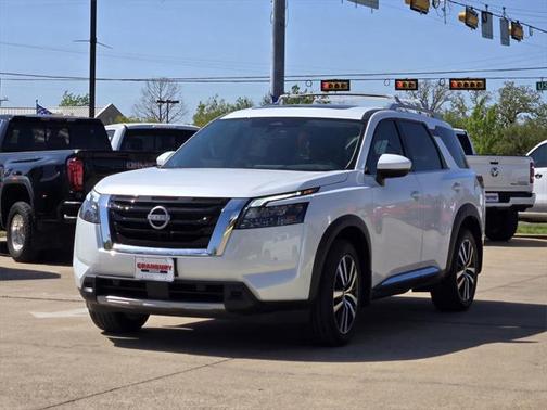 2025 Nissan Pathfinder Platinum FWD