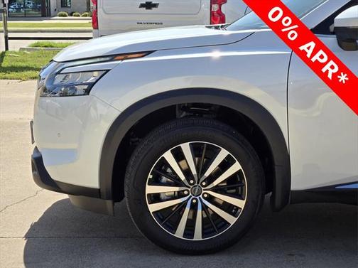 2025 Nissan Pathfinder Platinum FWD