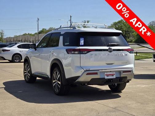 2025 Nissan Pathfinder Platinum FWD